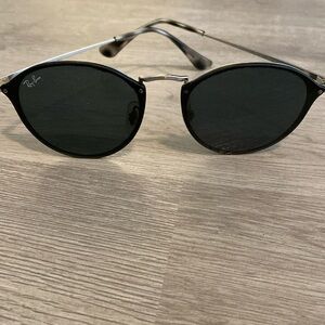 Raynan sunglasses